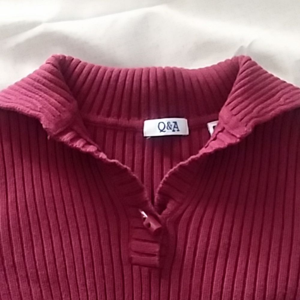 Toggle close sweater